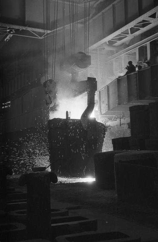 Pfanne mit flüssigem Stahl, Aufnahme während eines Staatsbesuches, 1961