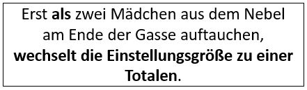 Erst als zwei Mädchen aus dem Nebel am Ende der Gasse auftauchen, wechselt die Einstellungsgröße zu einer Totalen.
