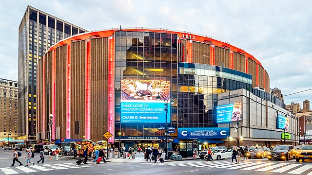 File:YankeeStadium-9-21-22-1.jpg - Wikipedia